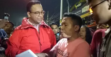 Emak-Emak Nangis di Depan Anies Baswedan: Pak, Tolong