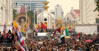 Raja dan PM Thailand di Ujung Tanduk, Pedemo Makin Nekat Beraksi