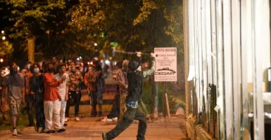 Satu Kota Rusuh Buntut Kekerasan yang Dilakukan Oknum Polisi