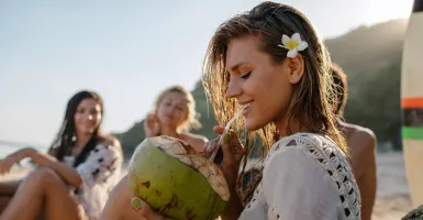 Bumil Rajin Minum Air Kelapa, Kulit Bayi Jadi Putih?