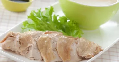 Untuk Hidangan Imlek, Yuk Masak Sendiri Ayam Rebus Pek Cam Kee