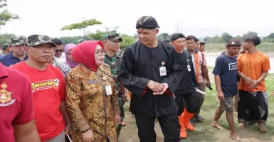 Ganjar Pranowo Kirim Alat Berat ke Lokasi Banjir Grobogan
