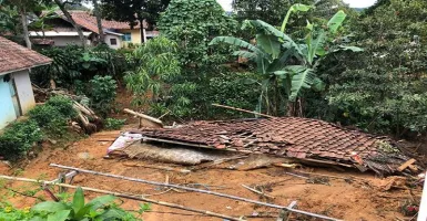 Korban Banjir dan Tanah Longsor di Bogor Butuh Sembako
