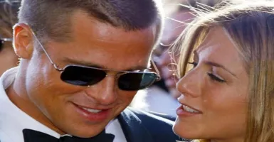 Jodoh Nggak ke Mana Brad Pitt & Aniston Digosipkan Tinggal Bareng