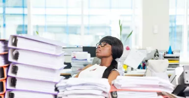 7 Hal yang Mengindikasikan Kamu Sedang Depresi dalam Pekerjaan
