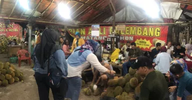 Berburu Durian Lubuk Linggau di Lapak Haji Husein Ciledug