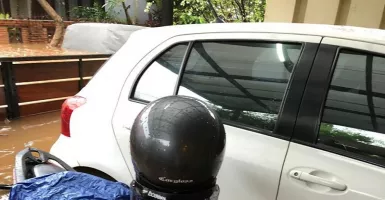 Mobil Rubicon Ketua MPR Terendam Banjir