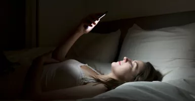 Setop Main Ponsel Sebelum Tidur, Kalau Tidak Mau Alami Ini!