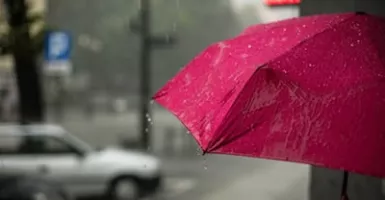 BMKG Prediksi Jakarta Diguyur Hujan Seharian,  Banjir Nggak Yah?