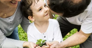 Pelajaran Hidup untuk Anak dari Kegiatan berkebun, Simak Bun!