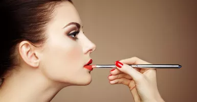 Lipstik Bold VS Nude, Pilih yang Mana untuk Pernikahan Kamu?