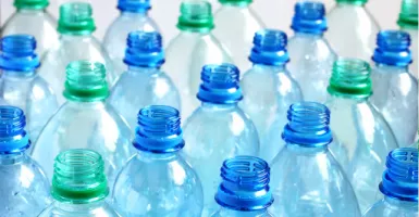 Nggak Nyangka, Botol Plastik Bekas Bisa Jadi Benda Berikut