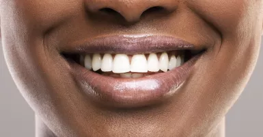 Garam Bisa Memutihkan Gigi, Mitos atau Fakta?