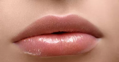 3 Produk Lip Gloss yang Bisa Bikin Bibir Lembap Plus Sehat