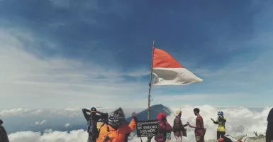 Triple S, Impian Pendaki Menaklukan Atap Jawa Tengah