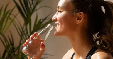 Minum Air Putih 8 Gelas Sehari, Harus Segitu Banyak?