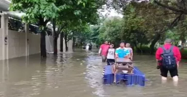 Lapor! Pak Gubernur, Perumahan Pulomas Terendam Banjir 1 Meter