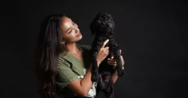 Guys, Si Cantik Manohara Angkat Bicara Soal Anjing