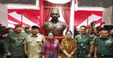 Megawati dan Prabowo Berdampingan di Kampus Akmil Magelang
