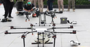 Drone Dikerahkan Semprot Disinfektan di Jalan Protokol Jaksel 