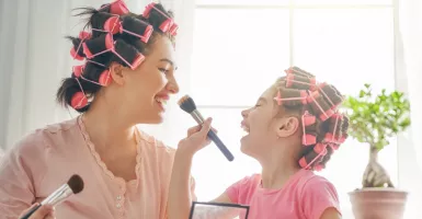 Anak Jangan Terlalu Sering Pakai Makeup, Bahaya!