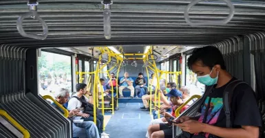Mulai Senin Transjakarta, MRT dan LRT Dibatasi Jam Operasional