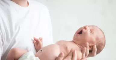 Manfaat di Balik Memijat Bayi, Orang Tua Terbebas dari Depresi