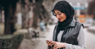 Jangan Salah Pilih, Ini Warna Hijab Buat Kulit Sawo Matang