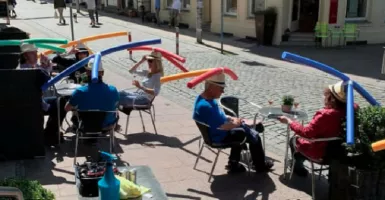 Kafe di Jerman Haruskan Pelanggannya Pakai Topi Unik