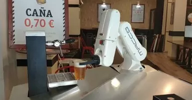 Saat Pandemi Corona, Robot Ini Gantikan Pelayan Bar 