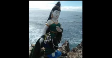 Merinding! Patung Mirip Nyi Roro Kidul Tetiba Ada di Pantai Bali