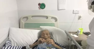 Pasien COVID-19 102 Tahun Ucap Terima Kasih Pada Perawat