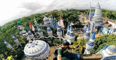 Megahnya Masjid Tiban Malang, Konon Dibangun Tentara Jin