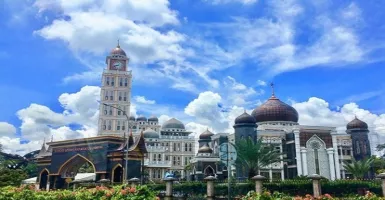 Masjid Agung Harakatul Jannah, Kubahnya Bentuk Bawang Taj Mahal