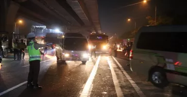 Larangan Mudik, Ribuan Mobil Dipaksa Putar Balik di Tol Cikampek