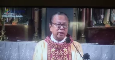 Lilin di Bangku Umat, Misa Paskah di Katedral Jakarta Penuh Haru