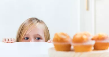 4 Cara Menghilangkan Rasa Lapar Pada Anak Saat Belajar Puasa