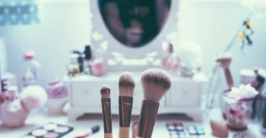 Catat, Bahaya Penggunaan Makeup Berlebihan bagi Wajah