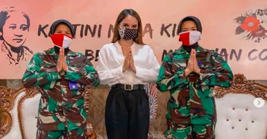 Cinta Laura Rayakan Hari Kartini Bersama Tentara Perempuan