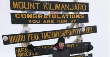 Bocah Taklukkan Kilimanjaro demi Kenang Ayah