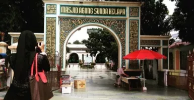 Wisata Religi ke Masjid Sunda Kelapa, Bangunan Ala Timur Tengah
