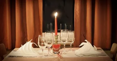 Tetap Romantis Bersama Pasangan saat di Rumah Saja, Ada 3 Cara!