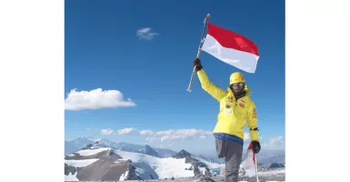Top Banget! Sabar Gorky Taklukkan Gunung Elbrus Dengan Satu Kaki