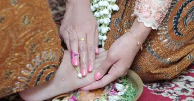 Makna dari Menginjak Telur Pada Prosesi Pernikahan Adat Jawa