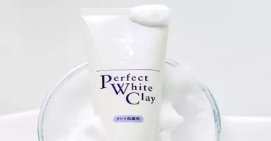 Senka Perfect White Clay Mampu Bikin Kulit Halus & Lebih Kencang