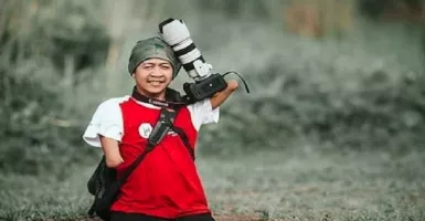 kepiawaian Dzoel Pada Kamera Foto, Meski Tubuh Tak Sempurna