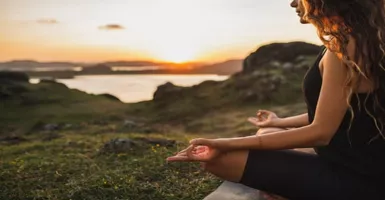 Ternyata Gerakan Yoga Ini Bisa Ringankan Sakit Kepala Hebat