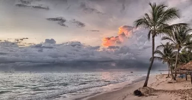 Merinding, Ini Pantai di Pulau Jawa yang Terkenal Seram