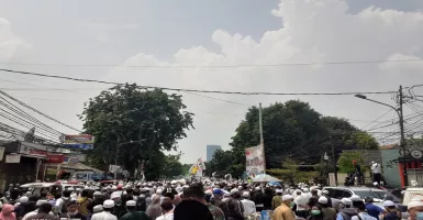 Ribuan Pendukung Habib Rizieq Meluber di Kawasan Petamburan
