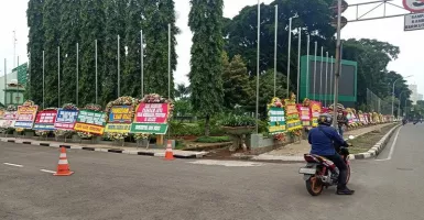 Sikat Baliho Habib Rizieq, Kodam Jaya Banjir Karangan Bunga